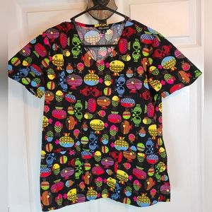 (775) Zoe+Chloe Colorful Fish Scrubs, Size: Small Color Black